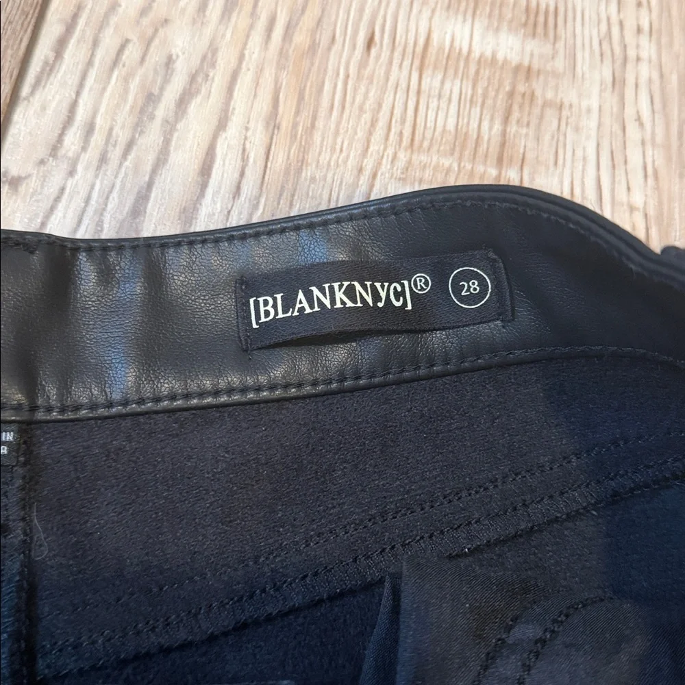 NEW! Blank NYC Black Faux Leather-Trim Mini Skirt Size 28 (6) - Picture 6 of 9